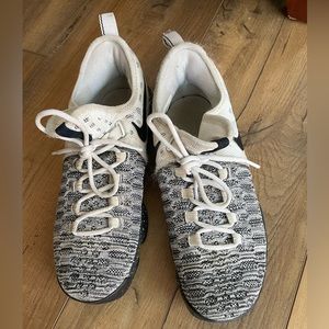 Nike ZOOM athletic shoes 👟